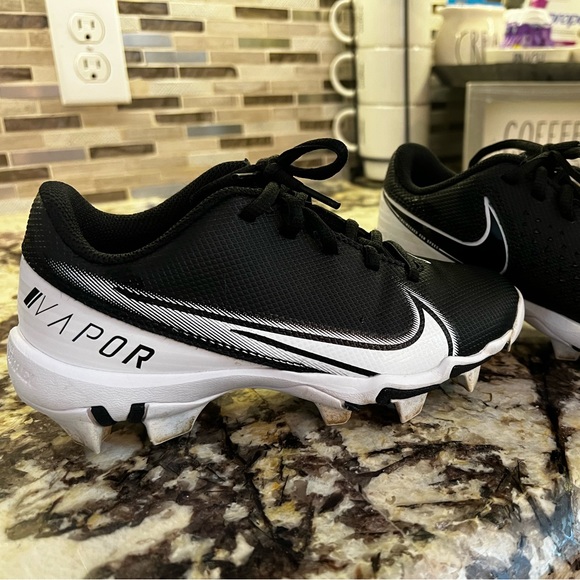 Youth Nike football cleats size 1. - Picture 1 of 9